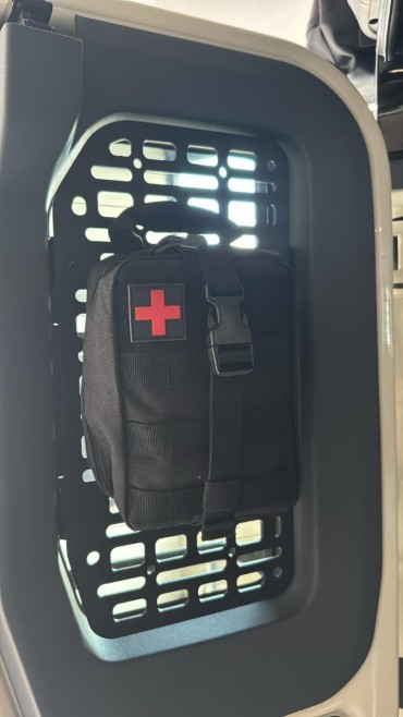 petite porte coffre de type MOLLE